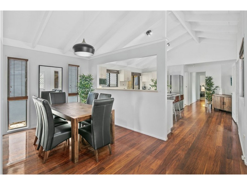 43 Arnold St, Manly QLD 4179