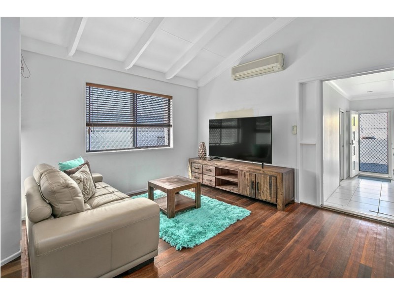 43 Arnold St, Manly QLD 4179