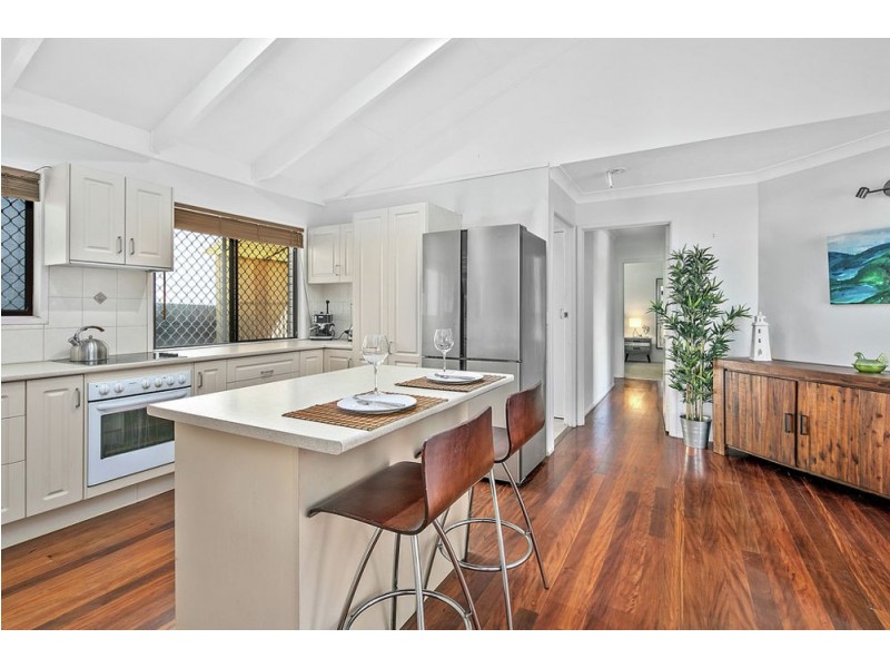 43 Arnold St, Manly QLD 4179