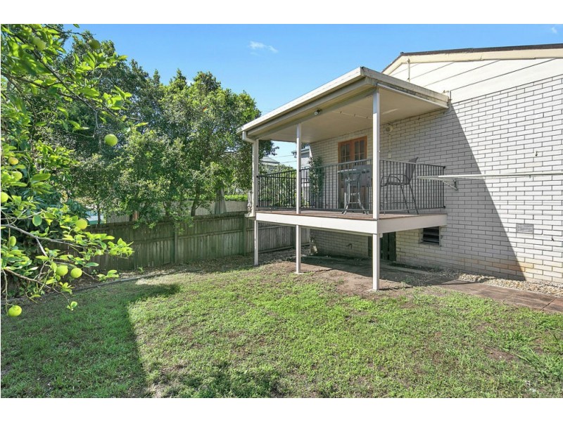 43 Arnold St, Manly QLD 4179
