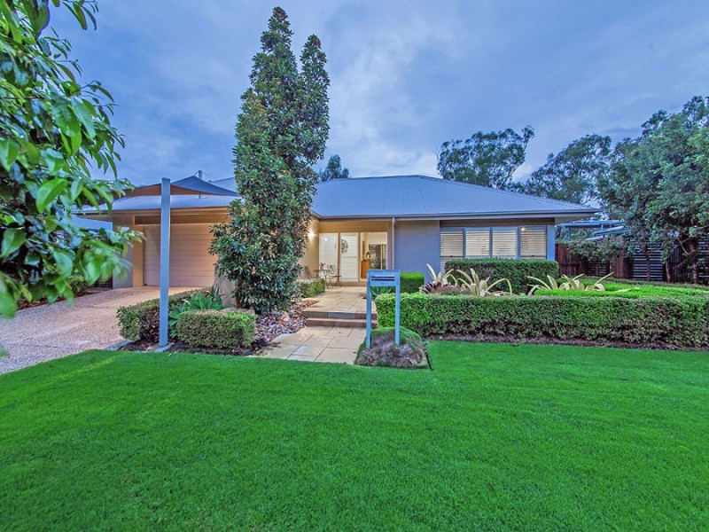 3 Thomson Place, Wakerley QLD 4154