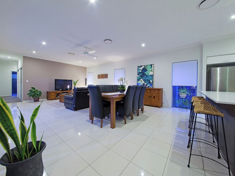 3 Thomson Place, Wakerley QLD 4154