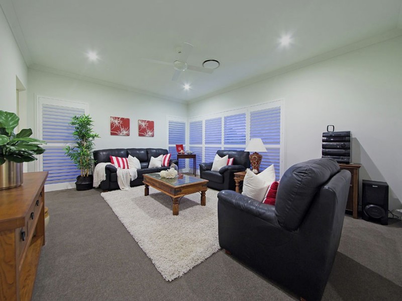3 Thomson Place, Wakerley QLD 4154