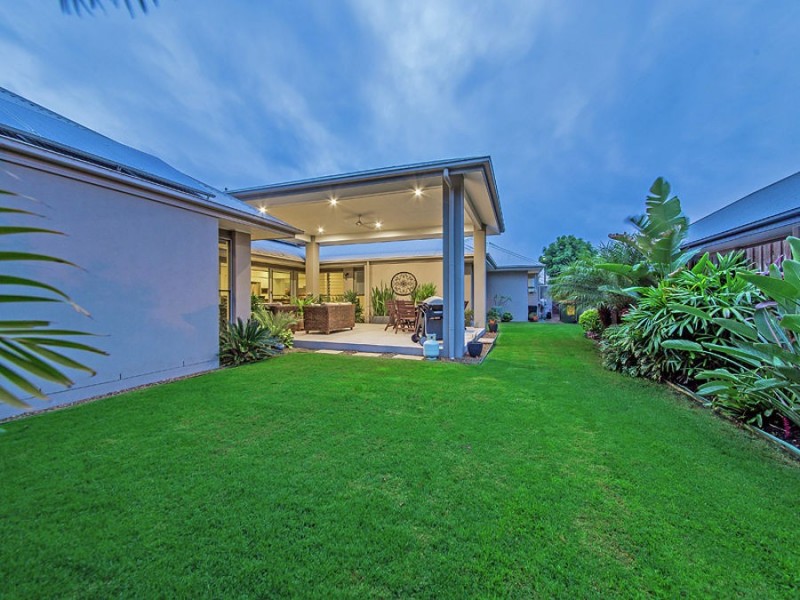 3 Thomson Place, Wakerley QLD 4154