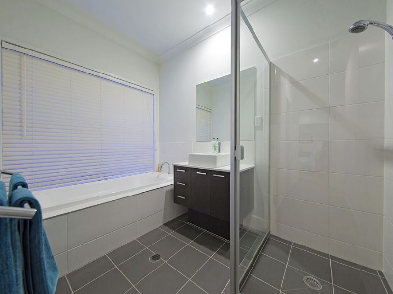 3 Thomson Place, Wakerley QLD 4154