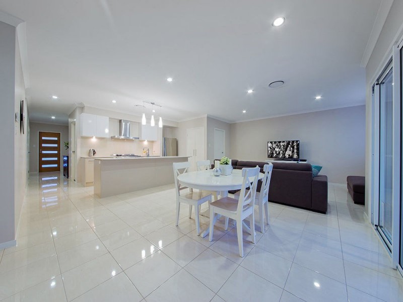 17 Foxwood Circuit, Wakerley QLD 4154