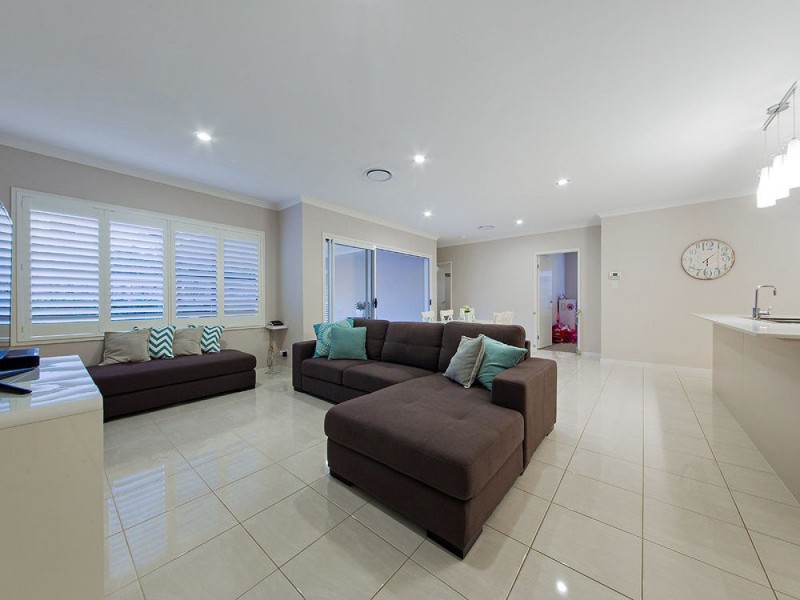 17 Foxwood Circuit, Wakerley QLD 4154