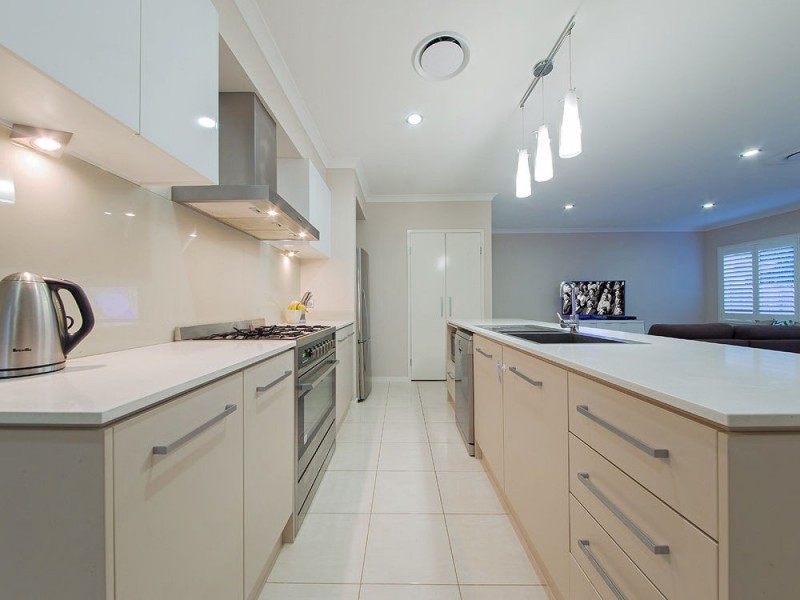 17 Foxwood Circuit, Wakerley QLD 4154