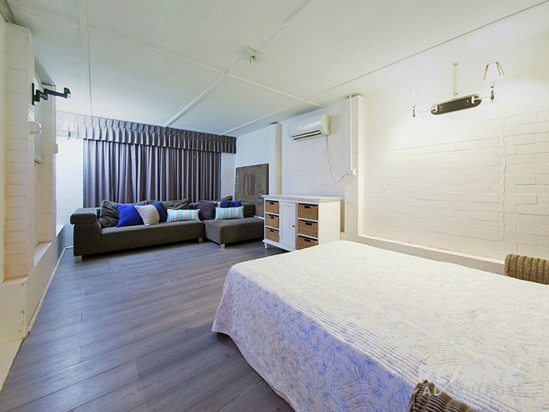 23 Loynes Street, Wynnum West QLD 4178