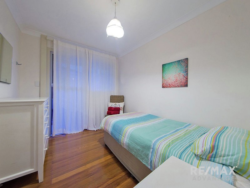 23 Loynes Street, Wynnum West QLD 4178