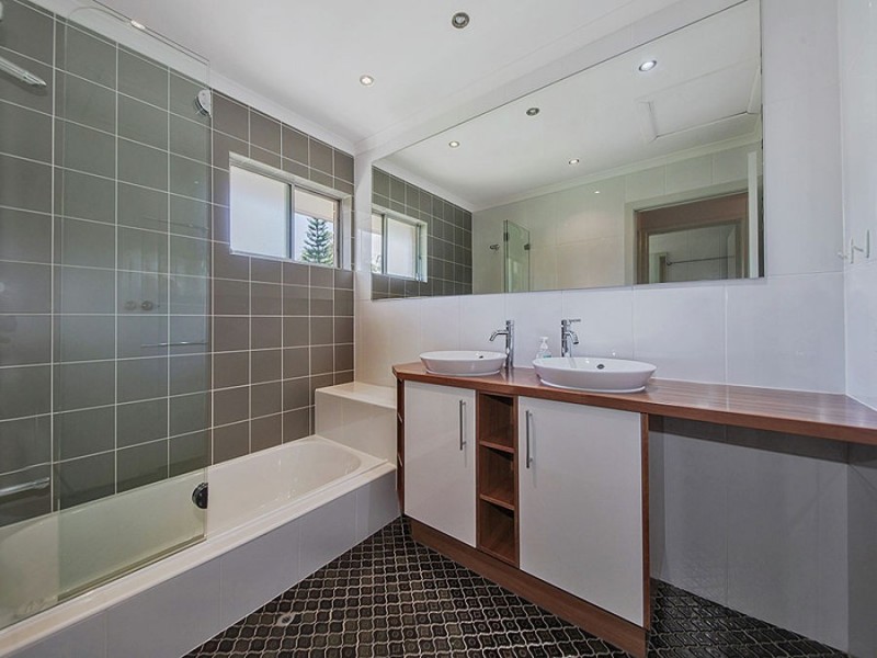 10 Iluka Street, Manly West QLD 4179