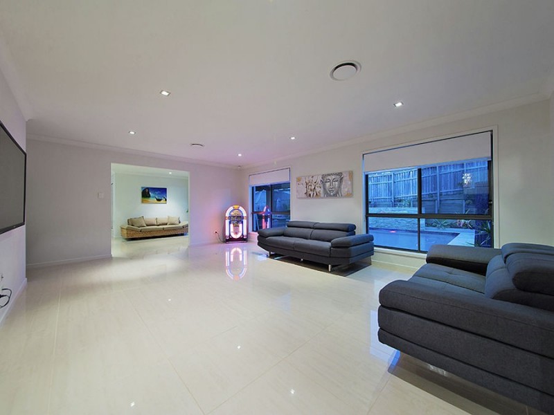8 John Street, Manly West QLD 4179