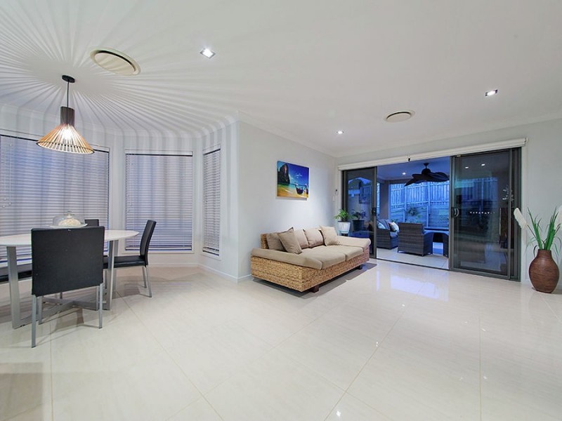 8 John Street, Manly West QLD 4179