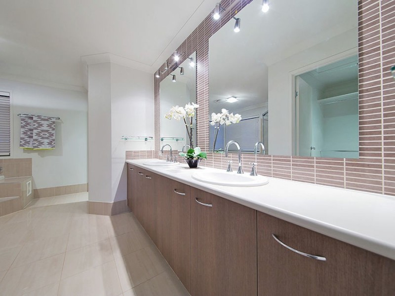 8 John Street, Manly West QLD 4179
