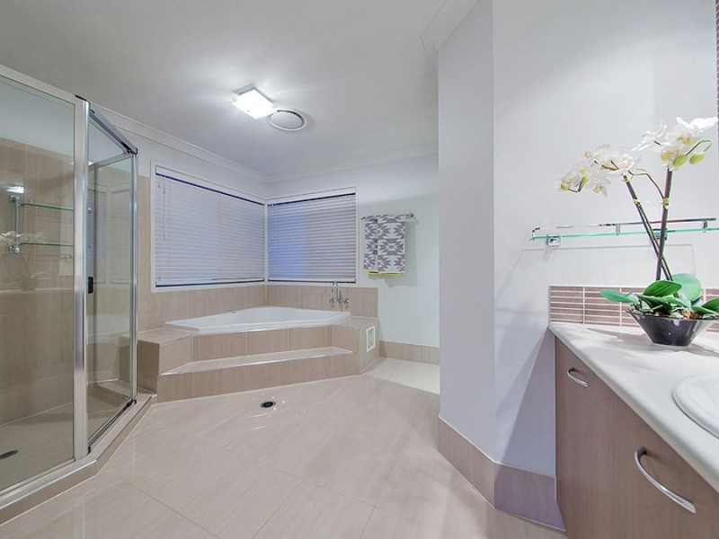 8 John Street, Manly West QLD 4179