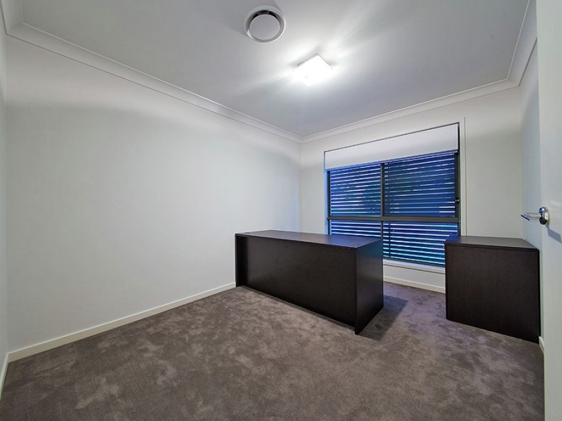 8 John Street, Manly West QLD 4179