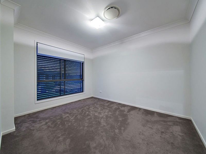 8 John Street, Manly West QLD 4179