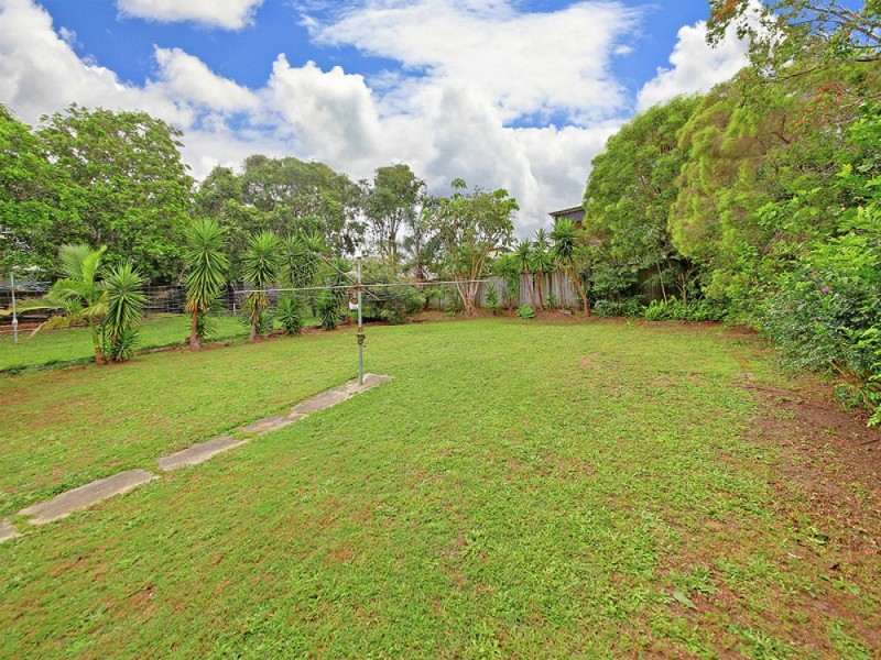 39 Raeburn Street, Manly QLD 4179