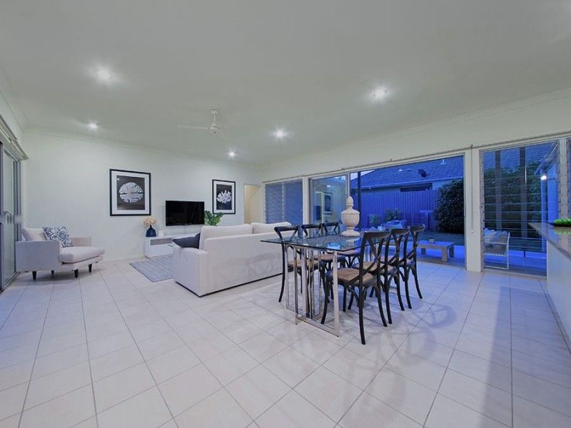 43 Mossvale Drive, Wakerley QLD 4154