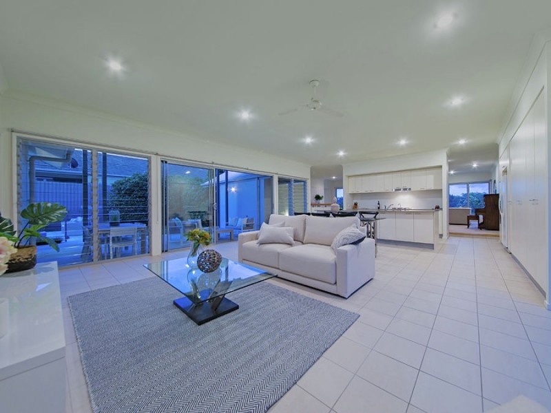 43 Mossvale Drive, Wakerley QLD 4154