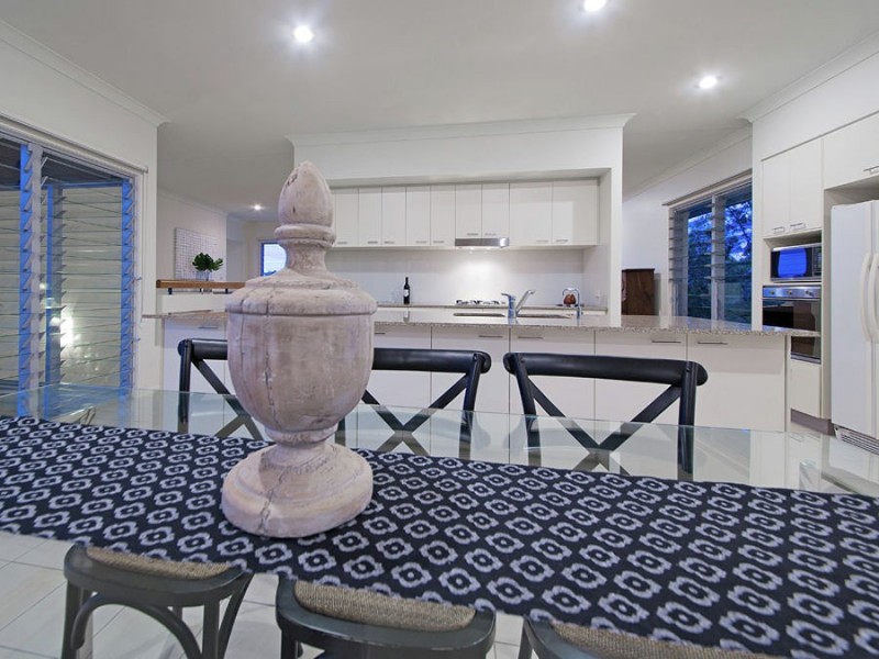 43 Mossvale Drive, Wakerley QLD 4154