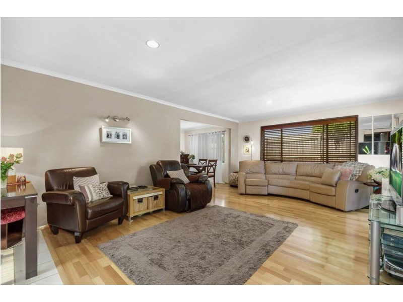 9 Curringa Street, Mansfield QLD 4122