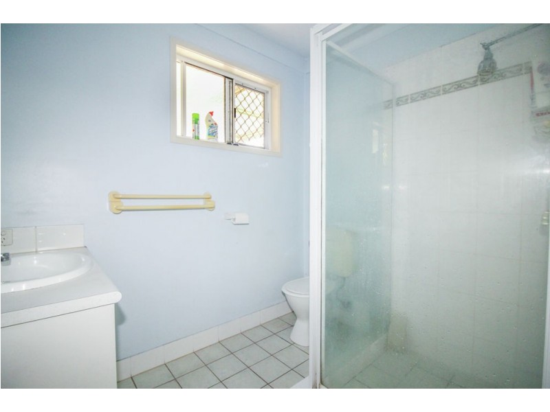 1 Holland Cres, Wynnum West QLD 4178