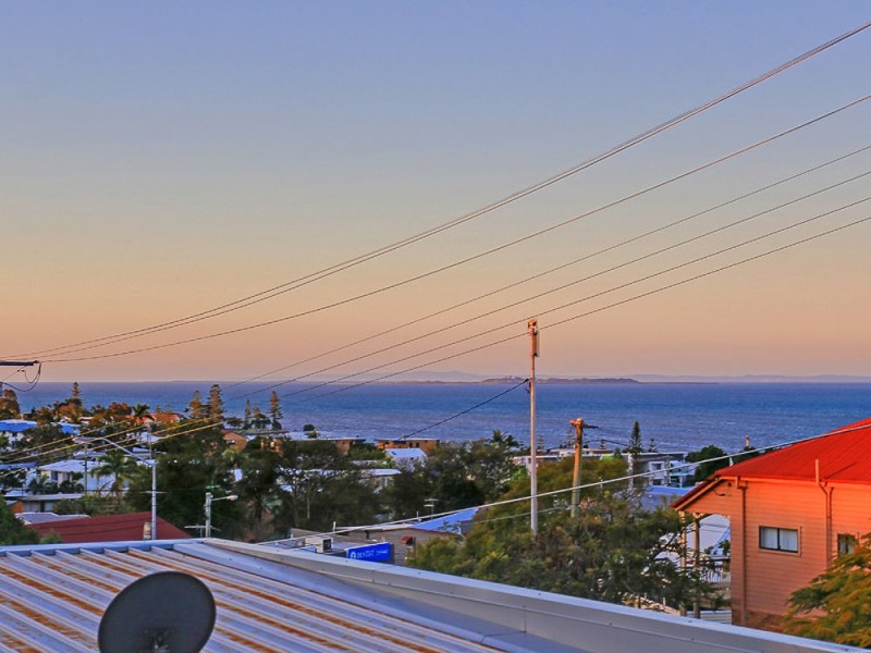 2/11 Arnold Street, Manly QLD 4179