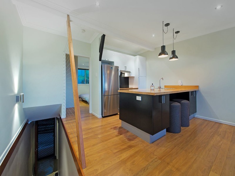 2/11 Arnold Street, Manly QLD 4179