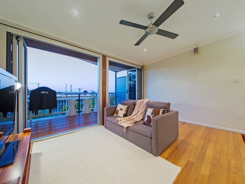 2/11 Arnold Street, Manly QLD 4179