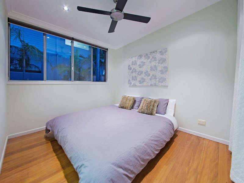 2/11 Arnold Street, Manly QLD 4179