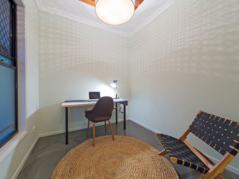 2/11 Arnold Street, Manly QLD 4179