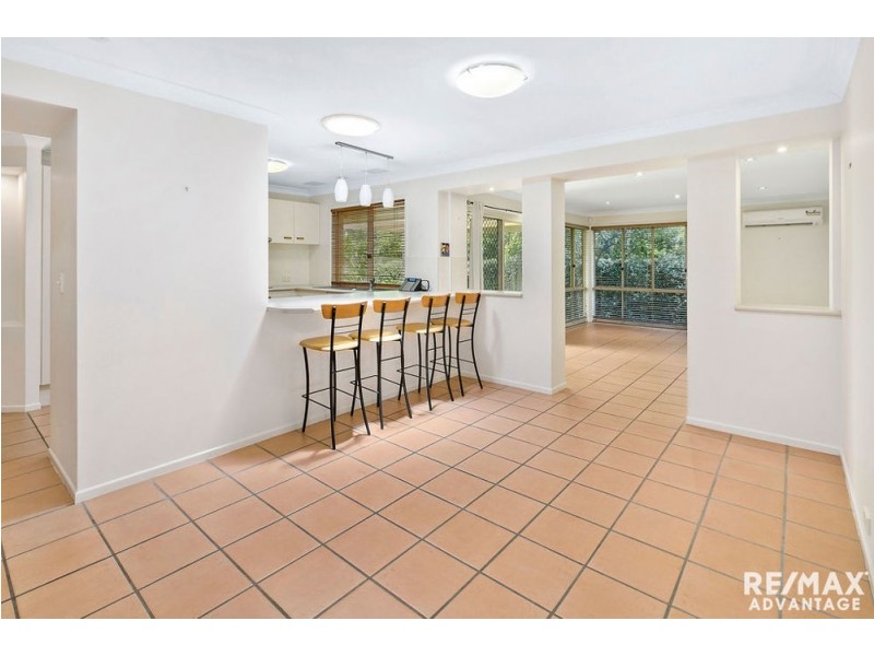 8 Mitchell Place, Belmont QLD 4153