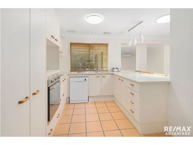 8 Mitchell Place, Belmont QLD 4153