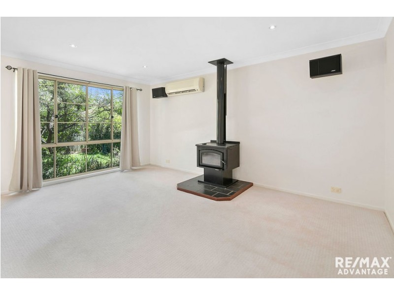8 Mitchell Place, Belmont QLD 4153