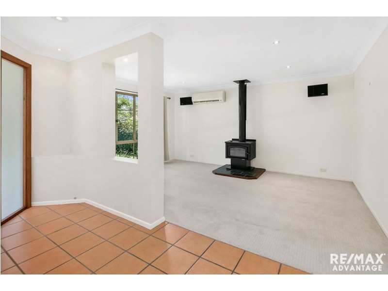 8 Mitchell Place, Belmont QLD 4153