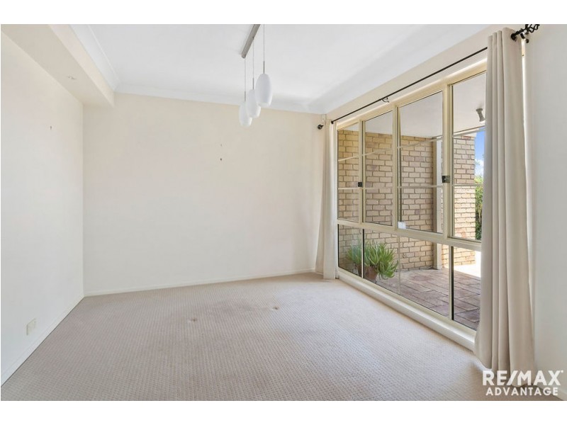 8 Mitchell Place, Belmont QLD 4153