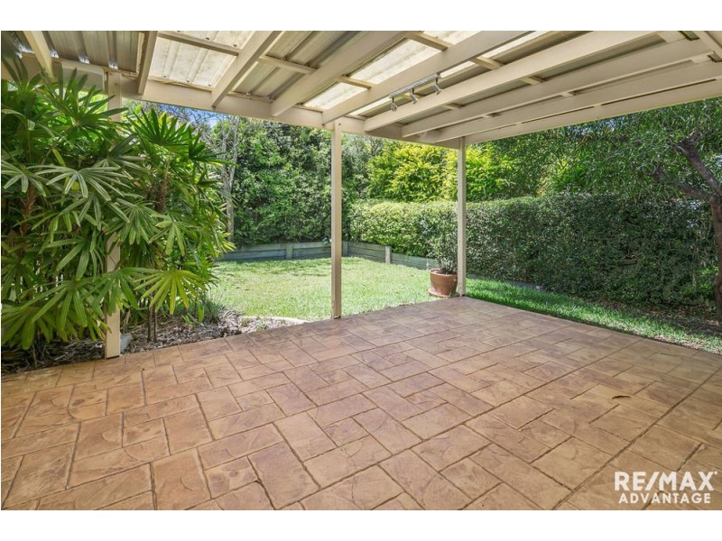 8 Mitchell Place, Belmont QLD 4153