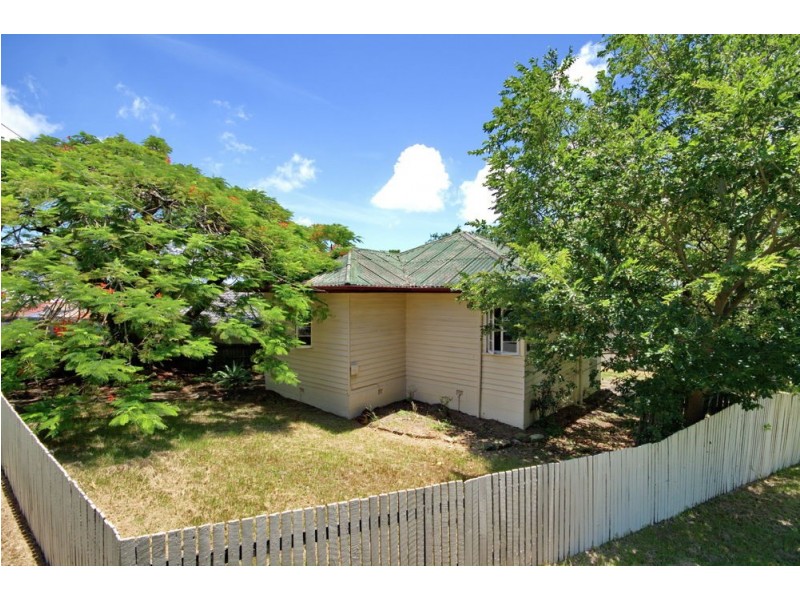 9 Curve Avenue, Wynnum QLD 4178