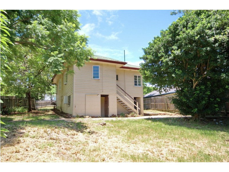 9 Curve Avenue, Wynnum QLD 4178