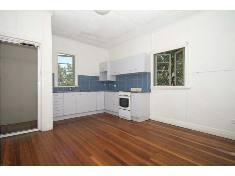 9 Curve Avenue, Wynnum QLD 4178