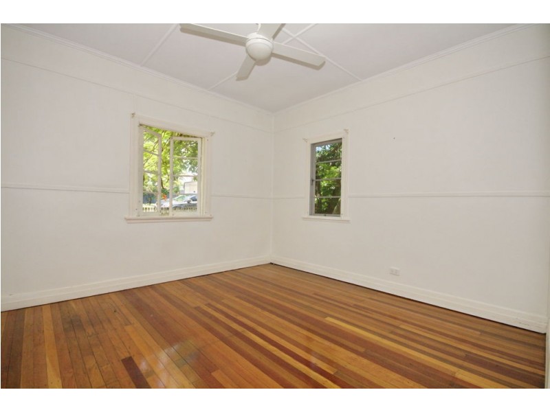 9 Curve Avenue, Wynnum QLD 4178