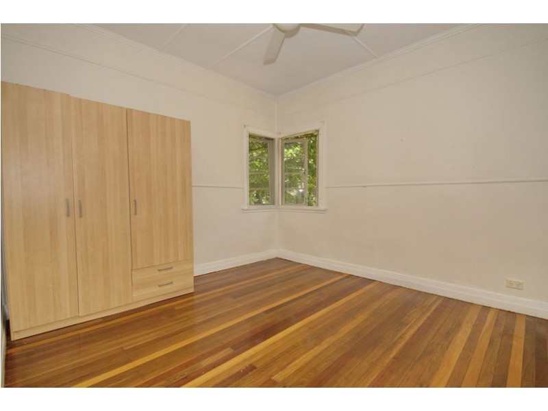 9 Curve Avenue, Wynnum QLD 4178