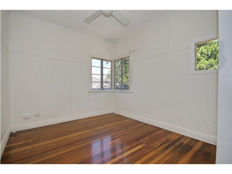9 Curve Avenue, Wynnum QLD 4178