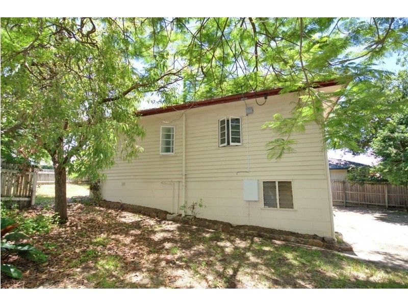 9 Curve Avenue, Wynnum QLD 4178