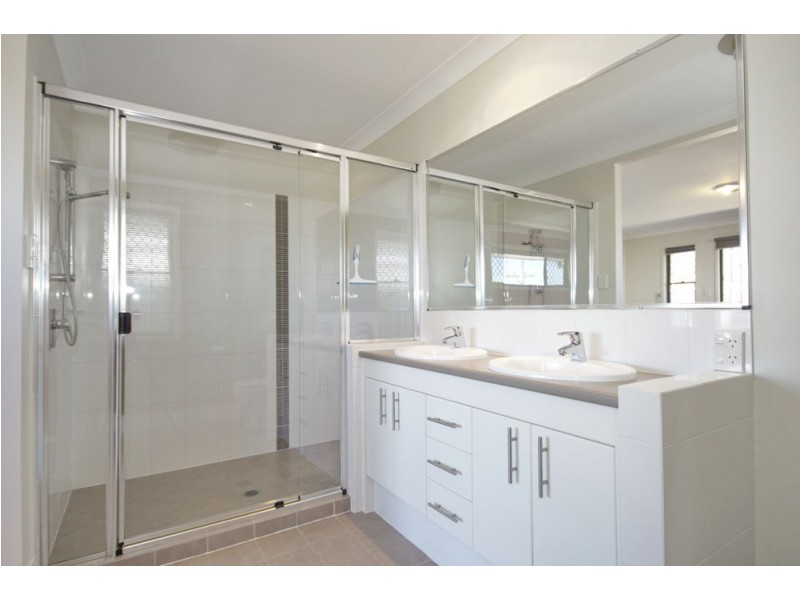 103 Kamarin St, Manly West QLD 4179