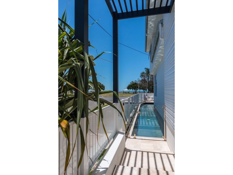 323 Upper Esplanade, Manly QLD 4179