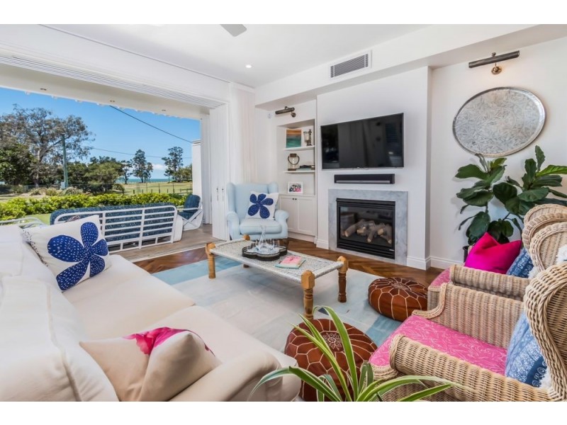 323 Upper Esplanade, Manly QLD 4179