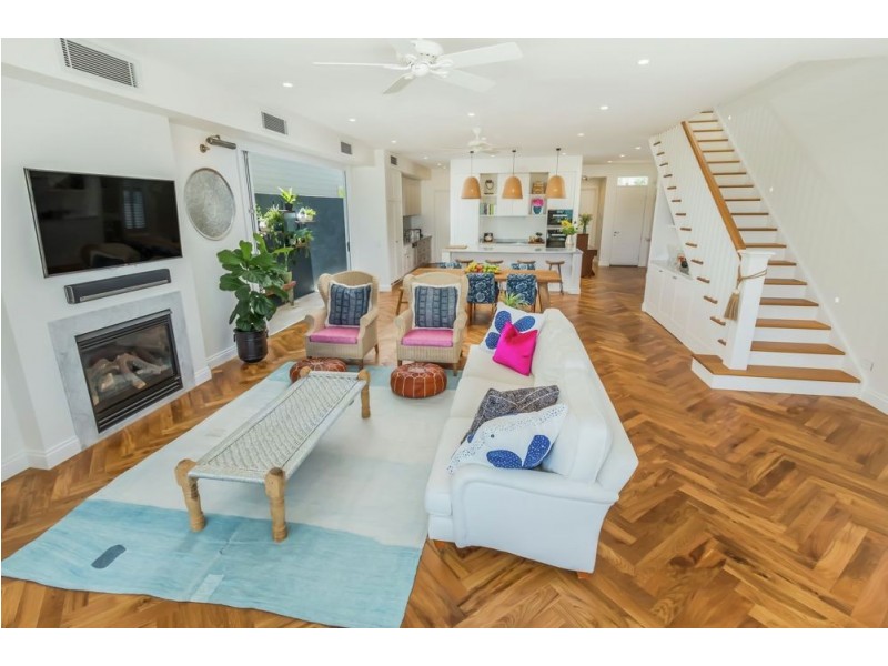 323 Upper Esplanade, Manly QLD 4179