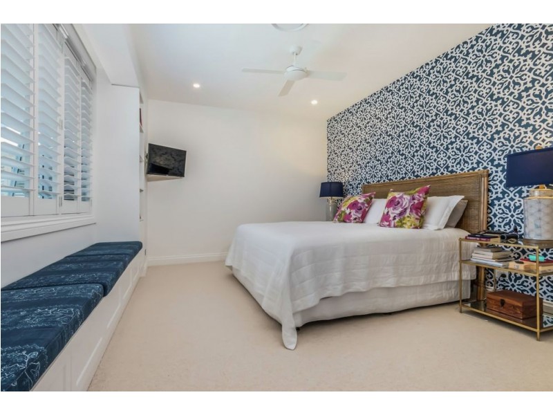 323 Upper Esplanade, Manly QLD 4179